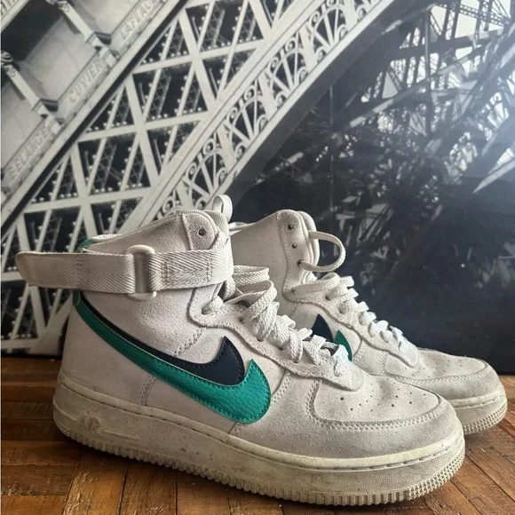 Nike White and Green High-Top Sneakers - Picture 2 of 2